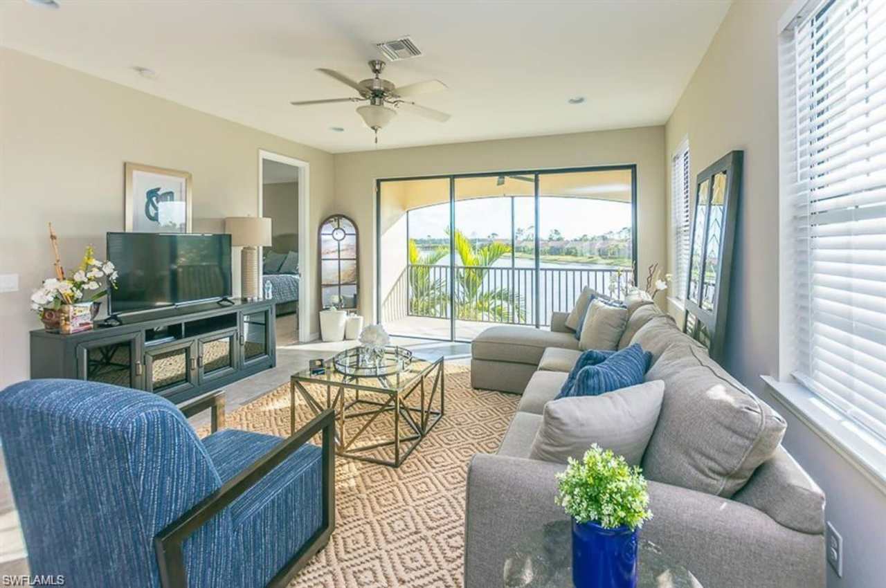 Brand new Construction Coach Home in Paloma Overlooking the Lake!