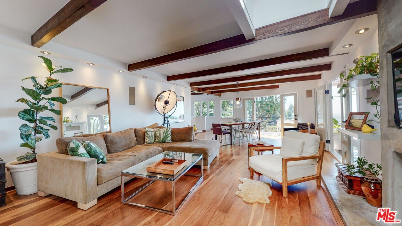 8715 Sunset Plaza Pl