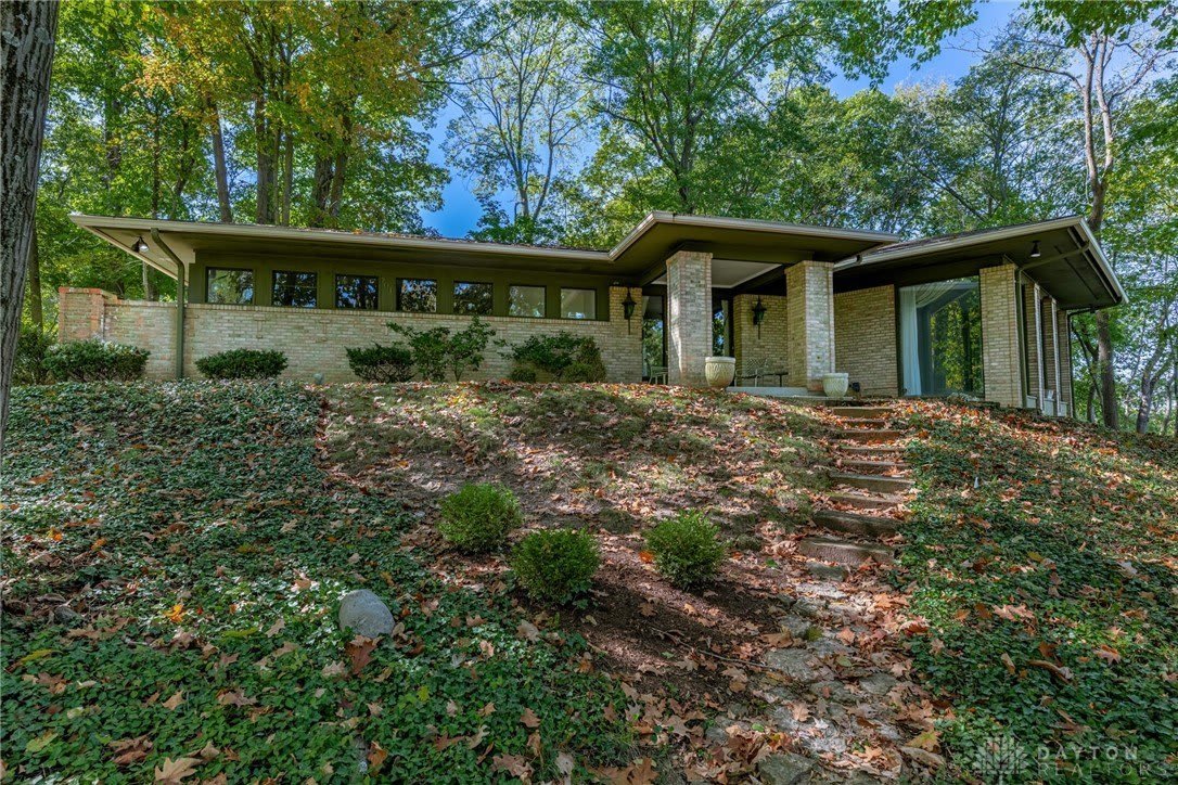 701 E Schantz Avenue