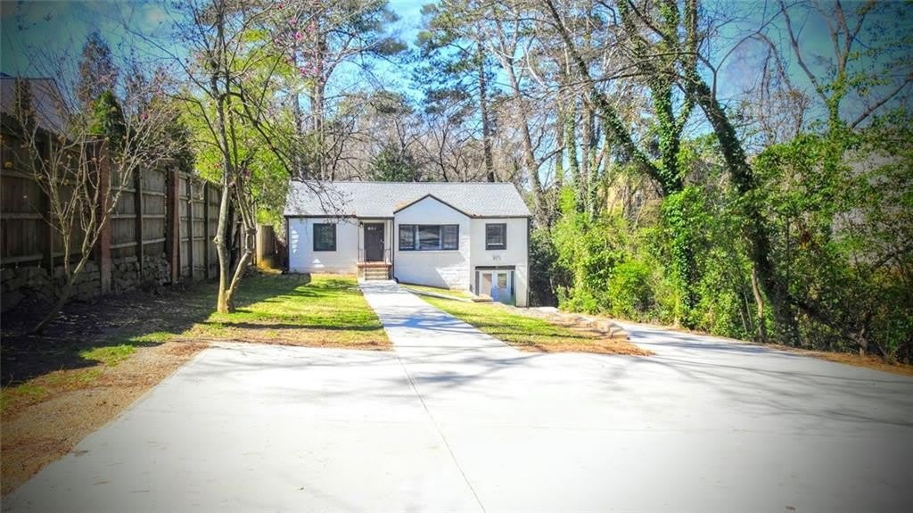 1524 Chantilly Drive NE