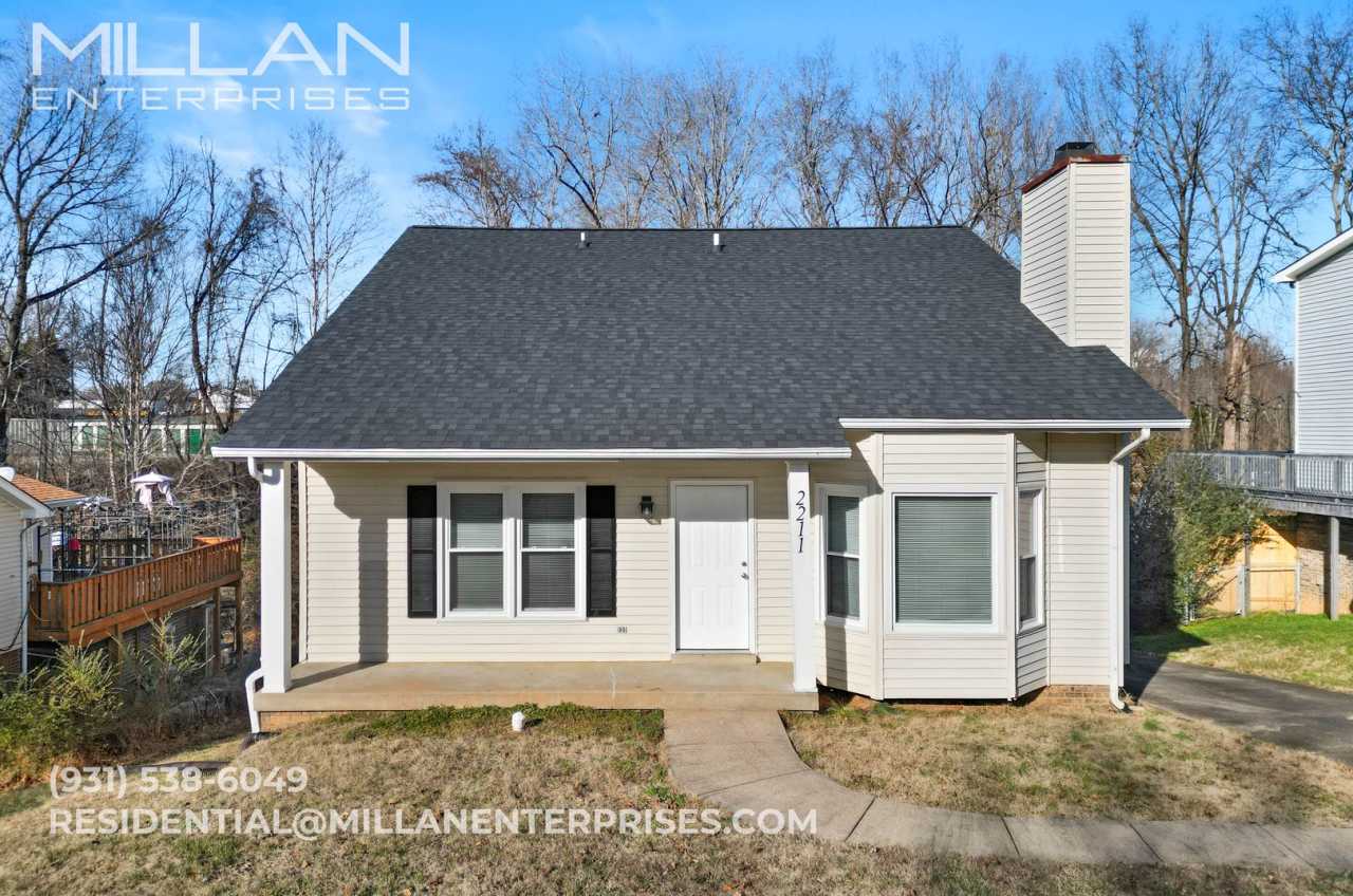 Comfortable Living with Open Floor Plan, Fireplace and Basement in Sango Neighborhood