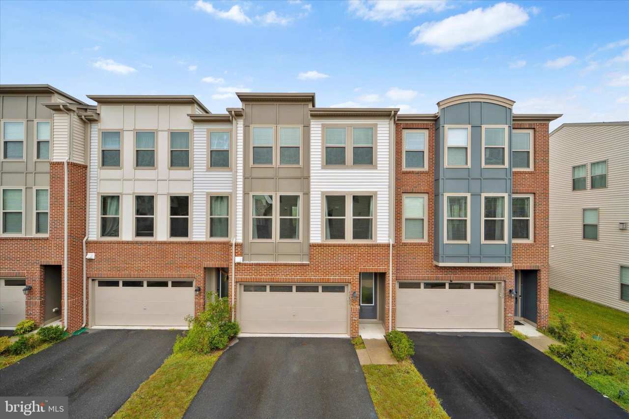 42424 DOGWOOD GLEN SQUARE