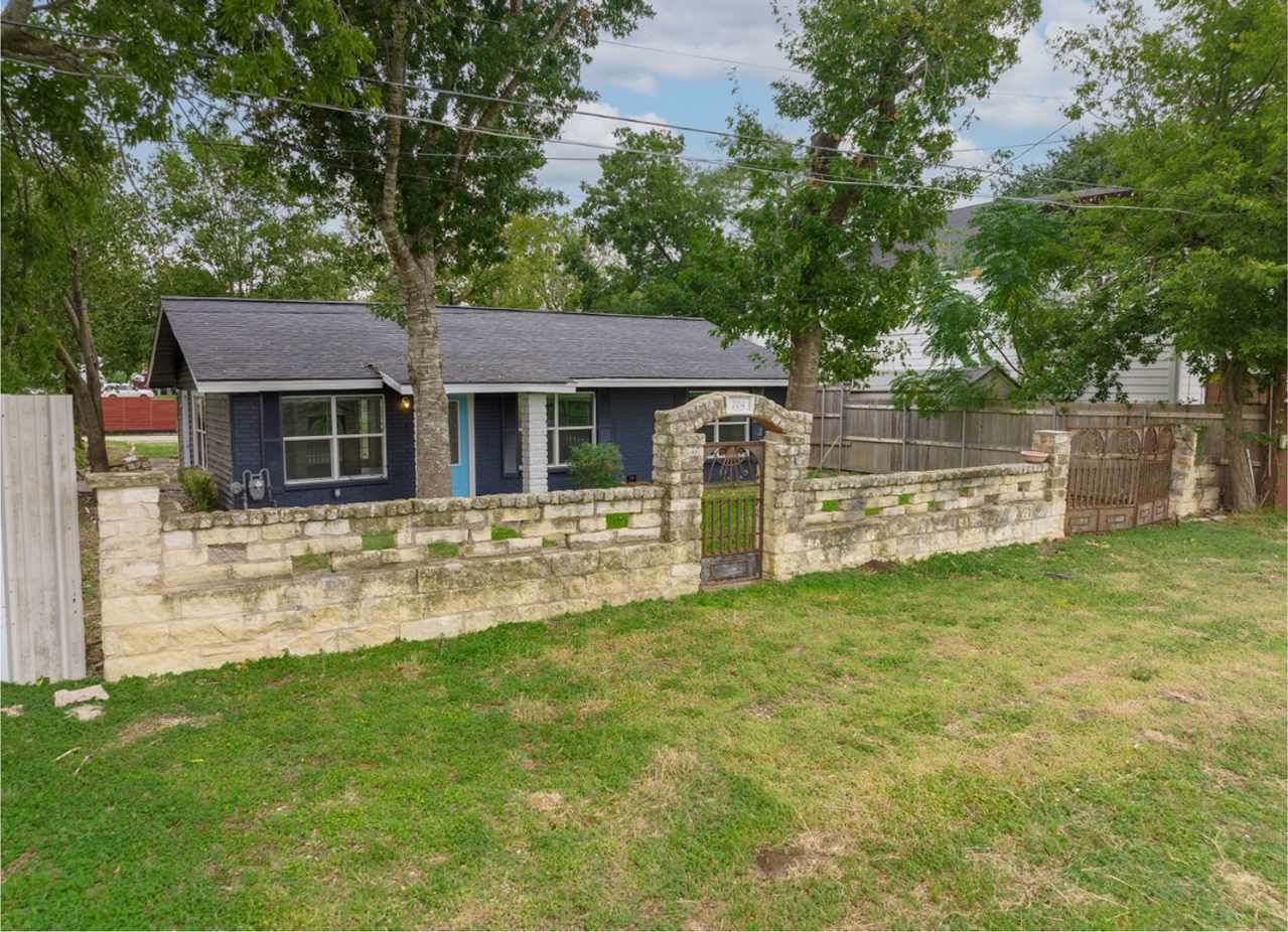 Beautiful 3 bedroom, 2 bathroom House