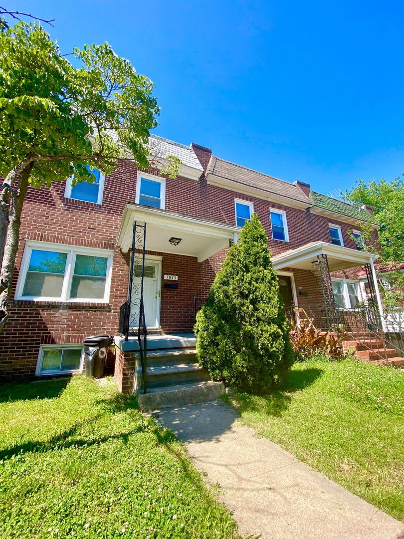 Charming 2bed/2ba Dundalk Townhome!