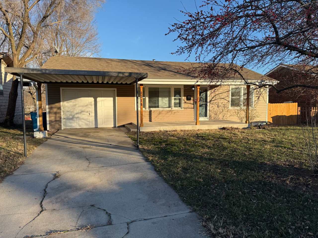 Adorable home! 3 bedroom, 1 bathroom with fenced in backyard.