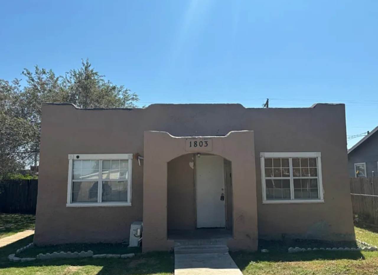 MOVE IN SPECIAL! Cozy 2 Bedroom Home