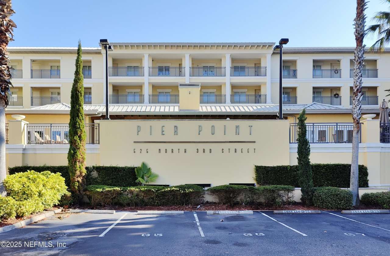 525 3RD Street N unit: 305