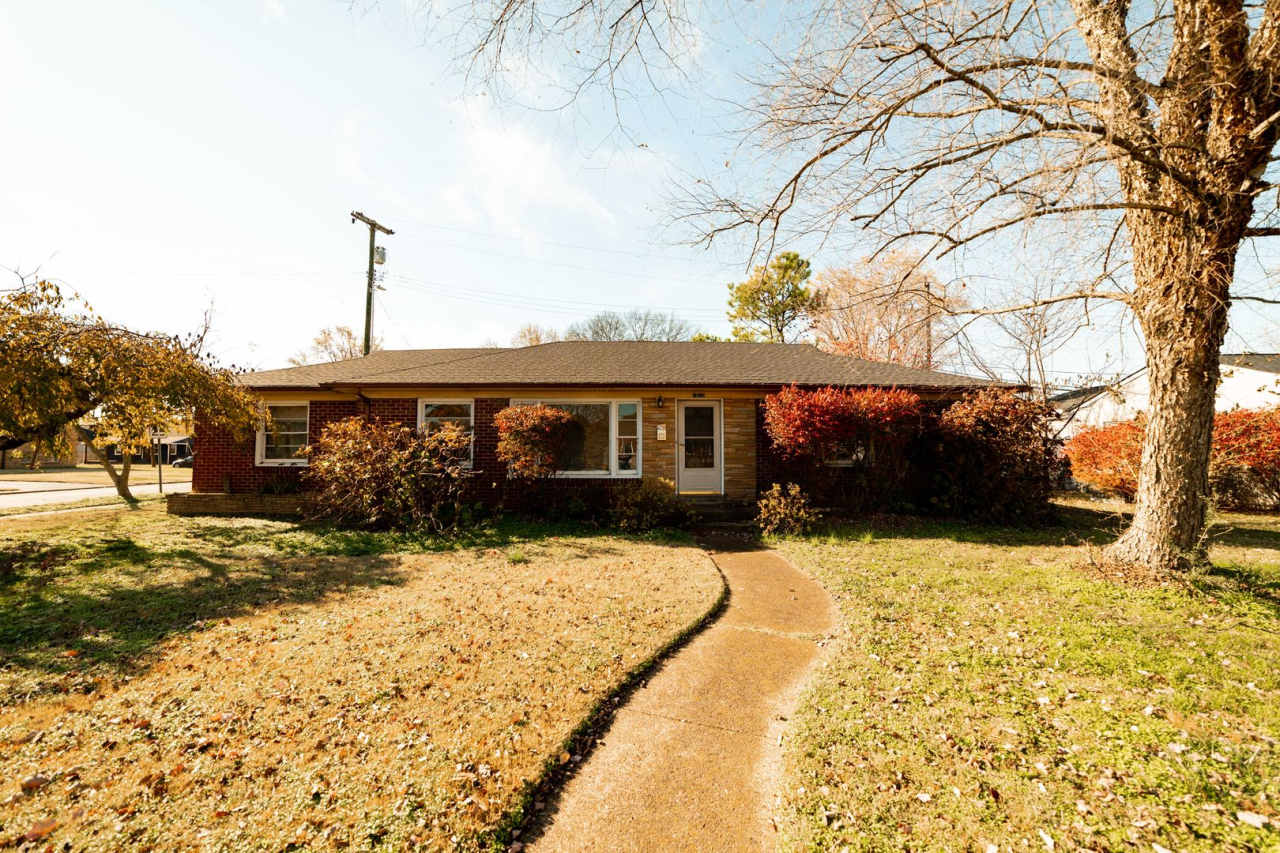 Charming Old Hickory Cottage with Vintage Character
