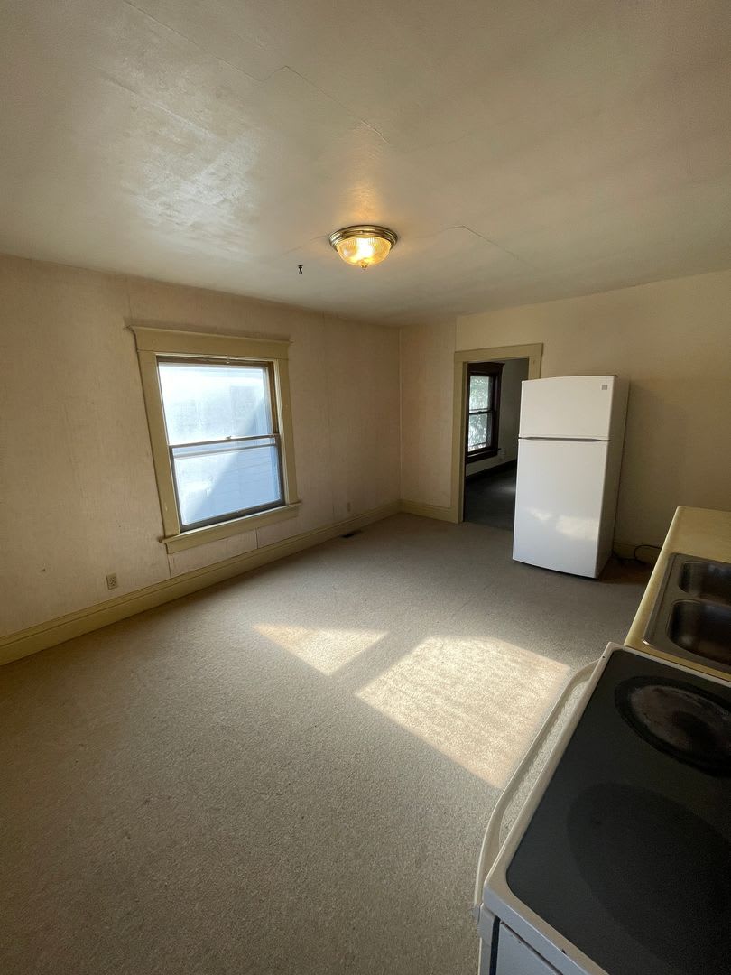 723 - 723 1/2 South St