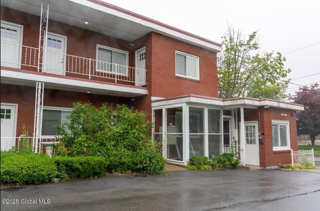 195 South Broadway unit: 7