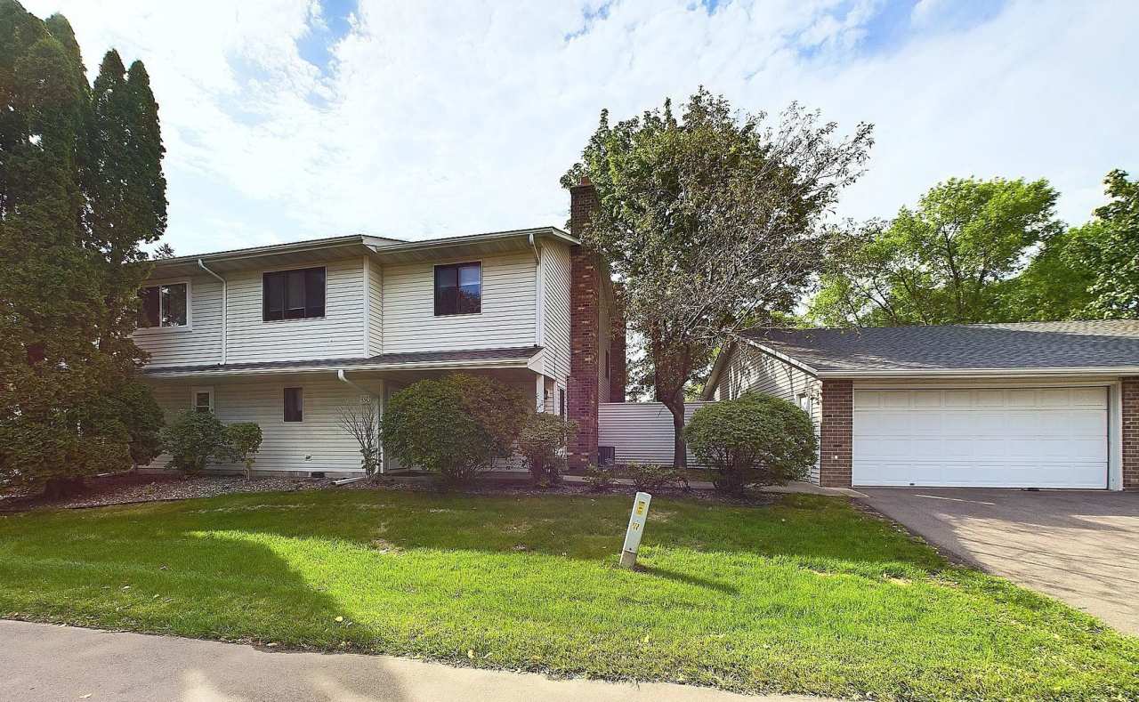 Maple Grove 3BR Townhome, Fully Remodeled