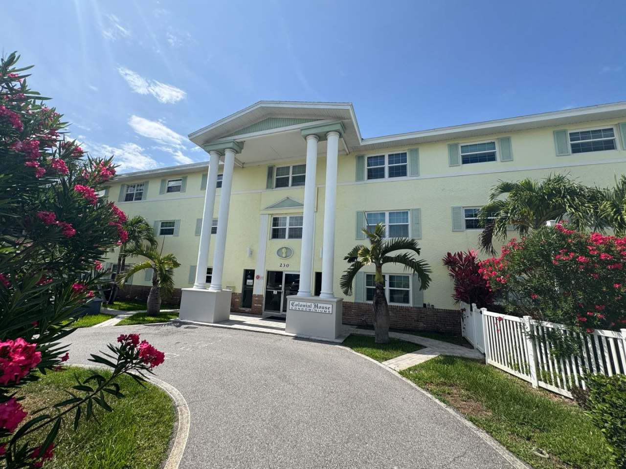 2BR 2BA CONDO LOCATED CLOSE TO PORT CANAVERAL