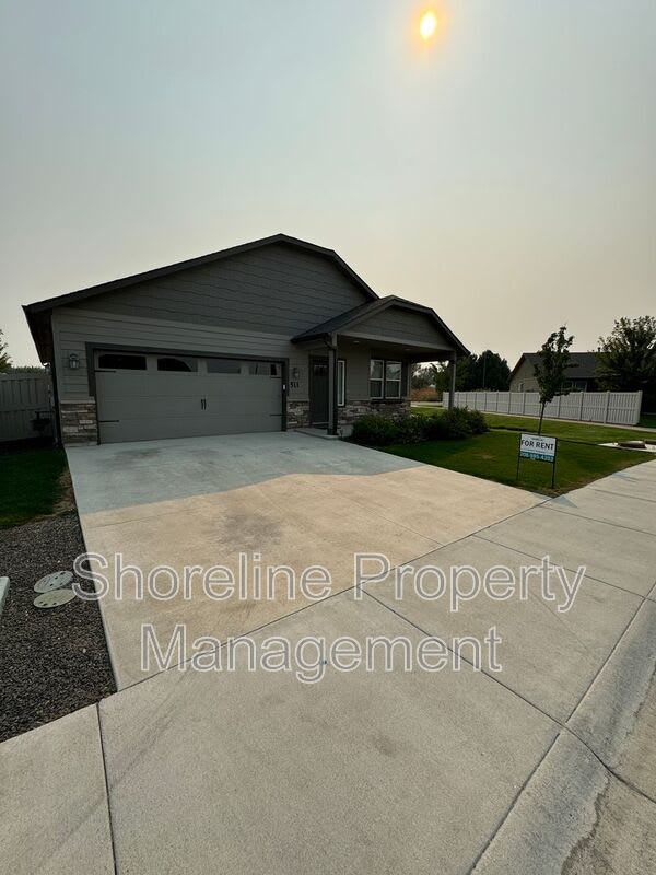 511 Diamond Lake Street
