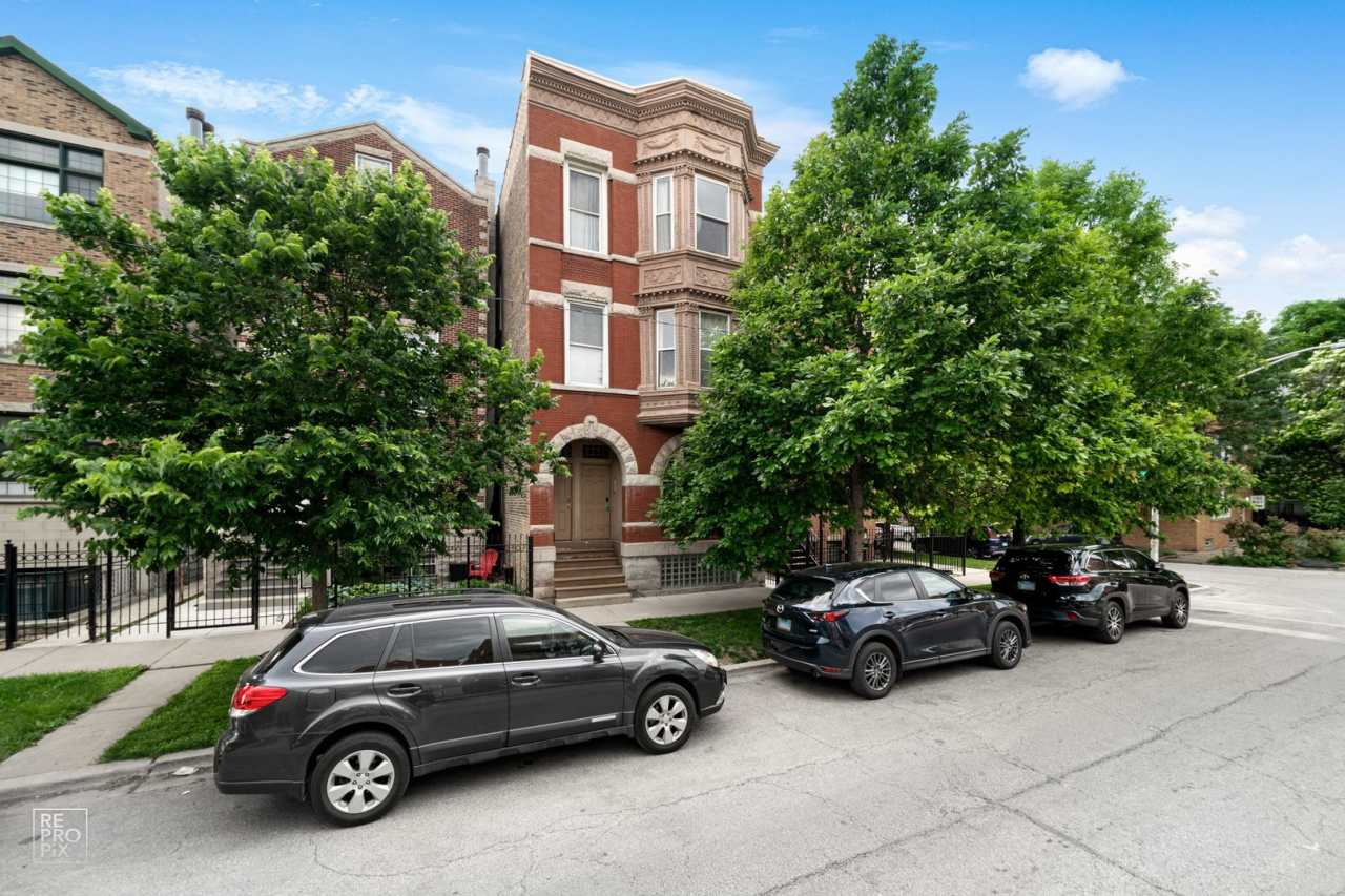 Spacious and Modern Wicker Park Duplex