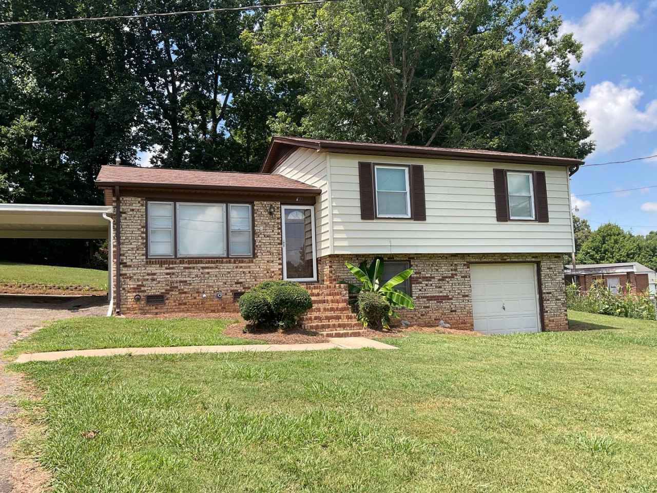 Available Now!! Beautiful 3 Bedroom