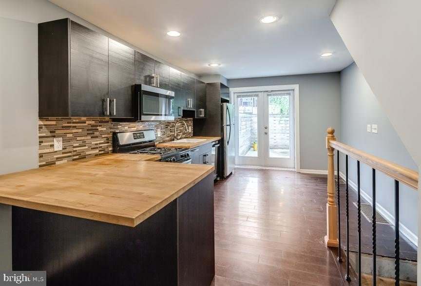 932 N HANCOCK STREET