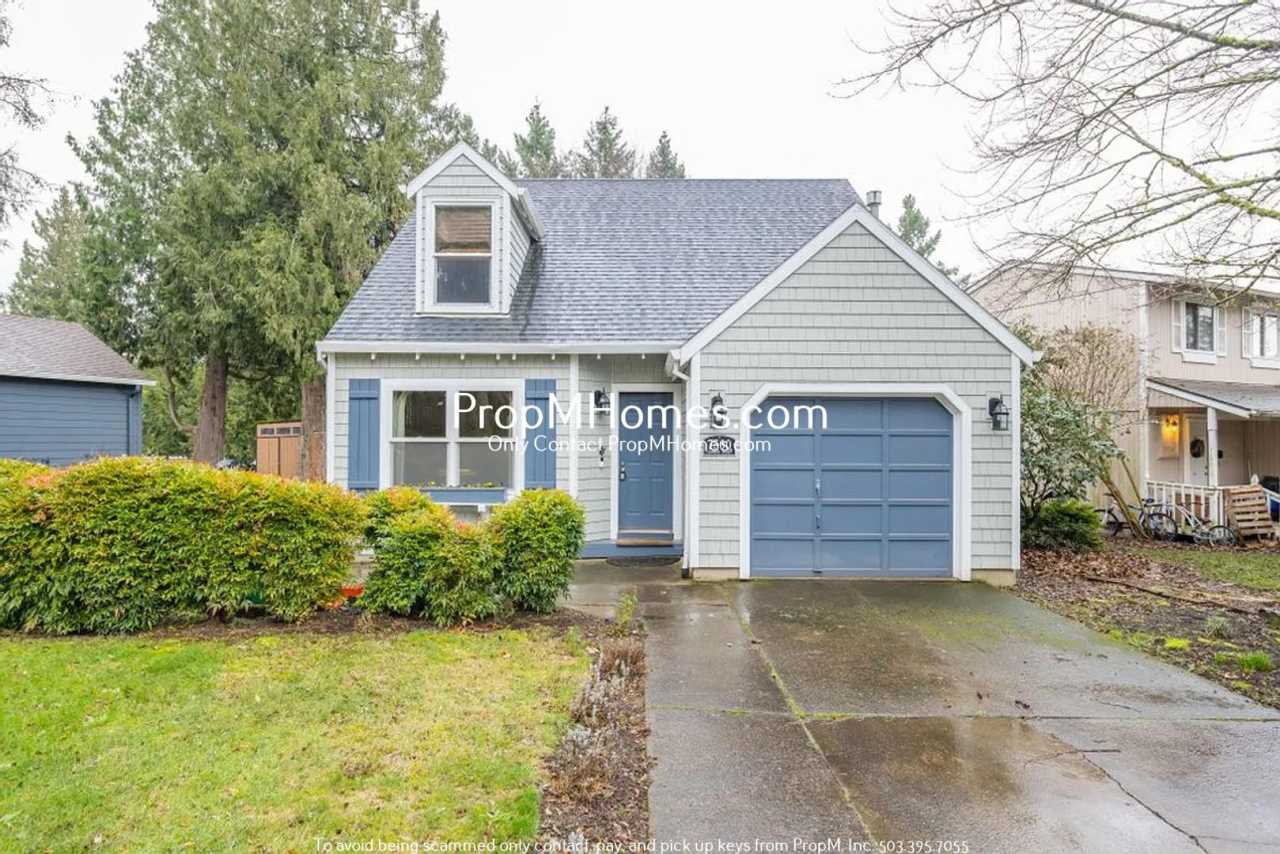 Charming Three Bedroom Home in SW Portland!