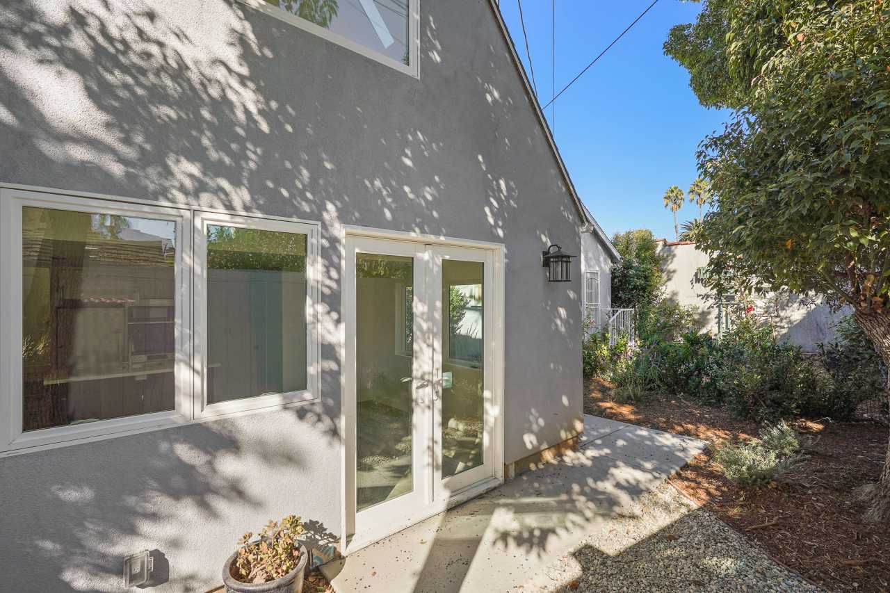 1320 1/2 South Genesee Avenue