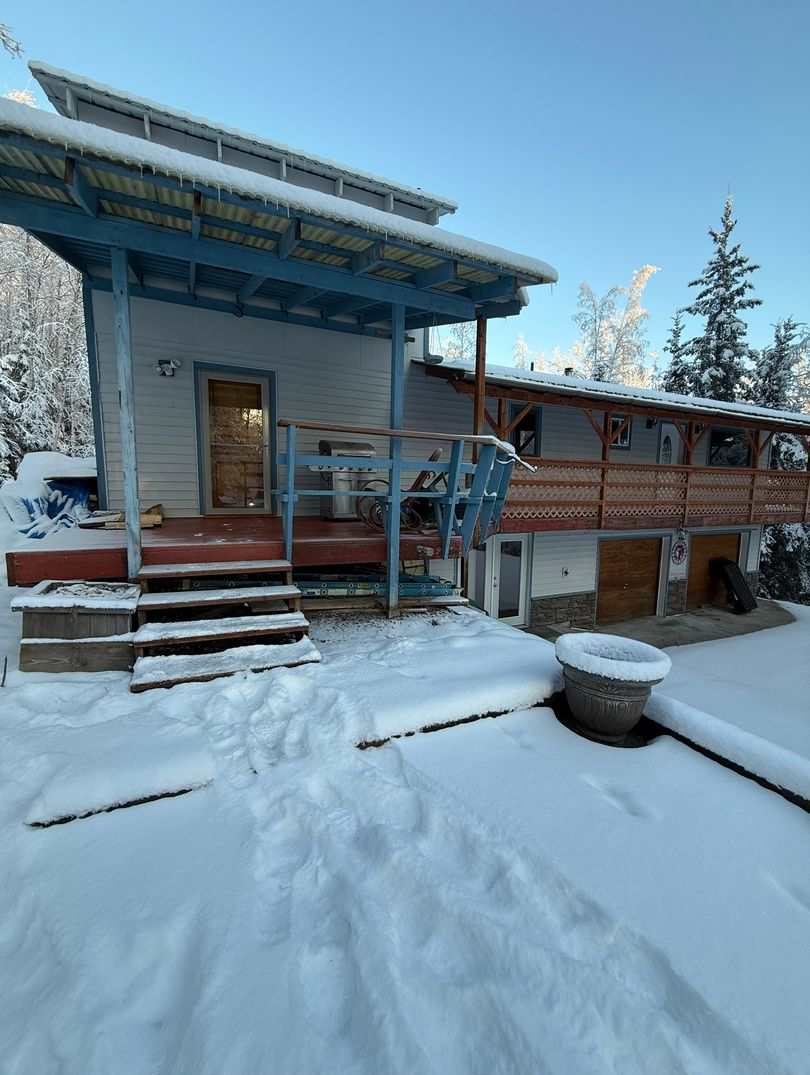 Spacious 3-Bedroom, 2-Bath Home, 2 Car Garage, Just Outside of Town – Pets Welcome!