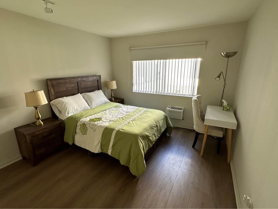 210 La Fayette Park Pl