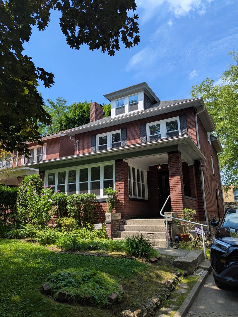 Huge 5 Bedroom, 2 Bathroom House, Freshly Renovated! (Point Breeze)