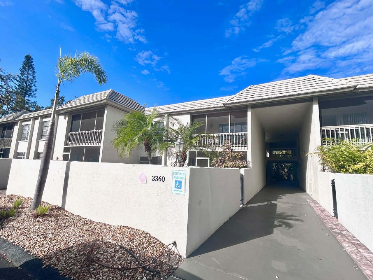 2025/26 FALL/ WINTER MONTHLY RENTAL ! FURNISHED - 5 MINUTES TO SIESTA BEACH