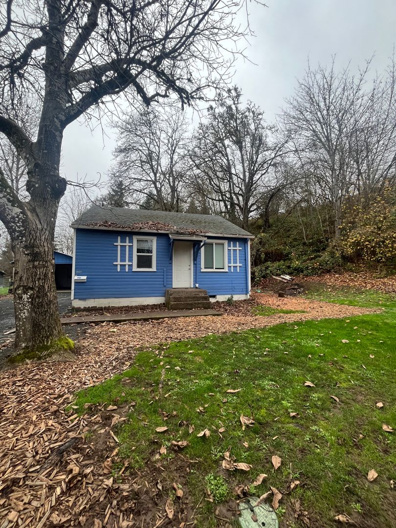 2-Bedroom 1-Bathroom home in Cottage Grove!
