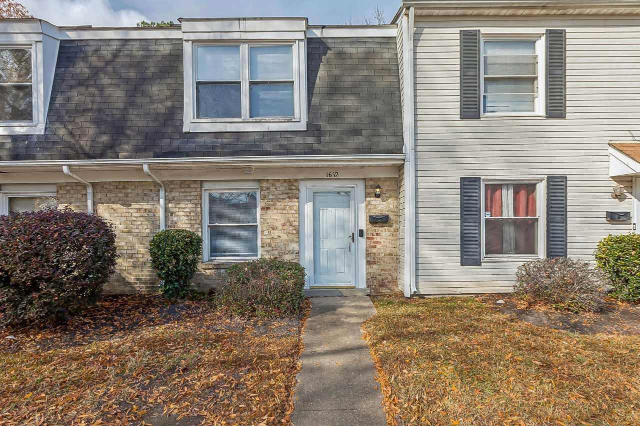 Cute townhome in Cavalier Manor!