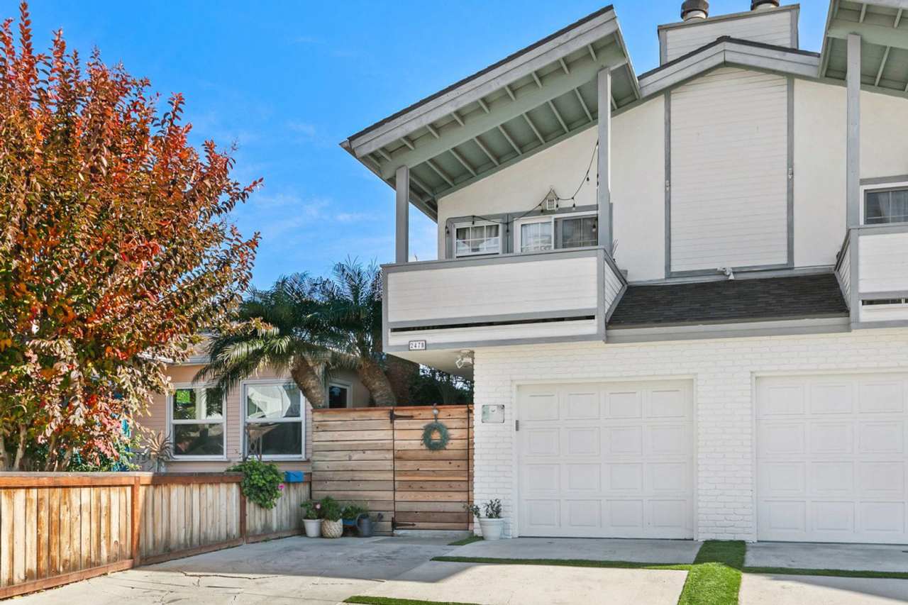 Ocean views for this 3 bedroom, 3 bath Summer rental