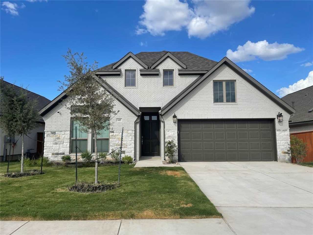 Stunning 4 bed/ 3.5 bath home available in Liberty Hill!