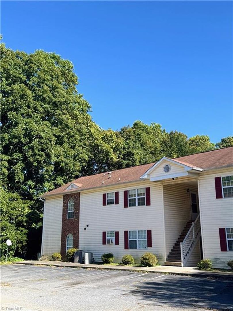 Three bedroom, 2 bath condo in High Point