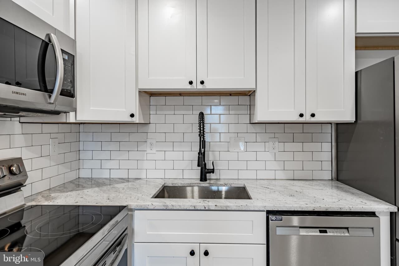 21 GAY Street unit: 202