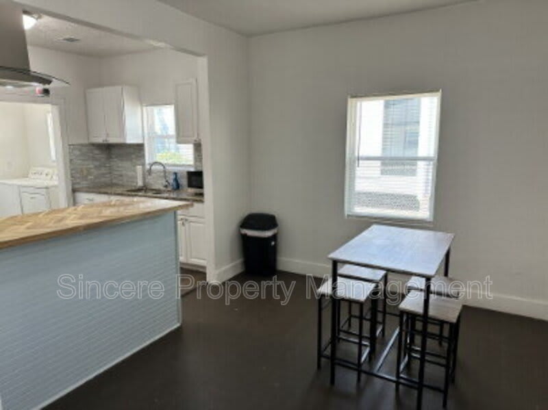 1232 Northwest 44th Street