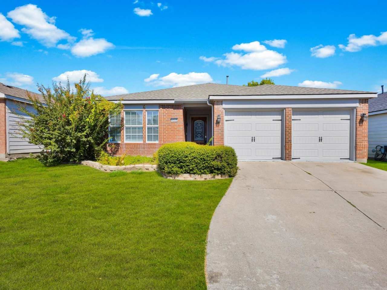 Immaculate Home in Country Ridge Ready for Immediate Move In