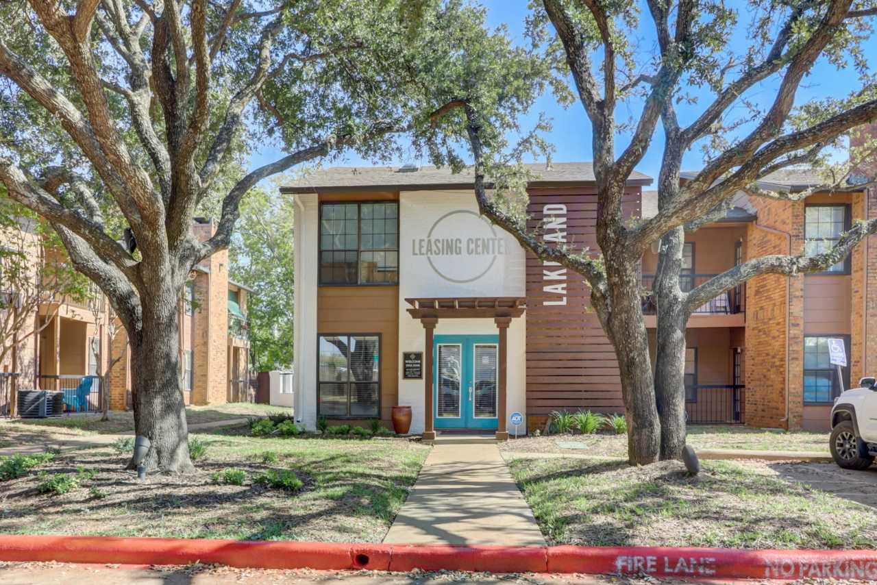 Lakeland Apartments