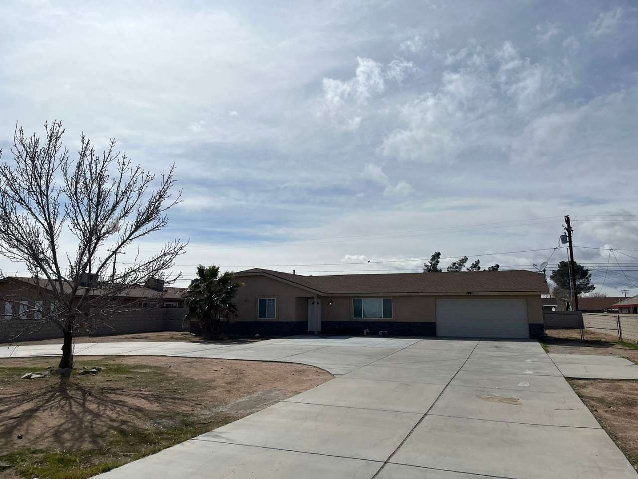 Charming 3 bedroom, 2 bathroom in Apple Valley!