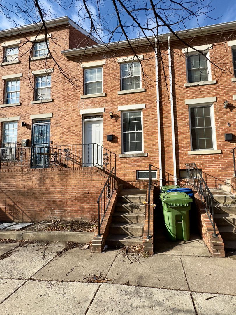 Charming 2 Bedroom/2 Bathroom in Upper Fells Point, MD!