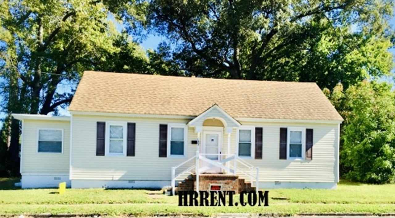 Adorable Renovated 4 Bedroom 1.5 Bathroom Single Family Home located in the Westhaven area of Portsmouth VA!