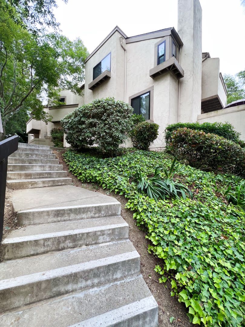 2 Bed/2.5 Bath Townhome - Beautifully Upgraded - Woodlands of La Jolla