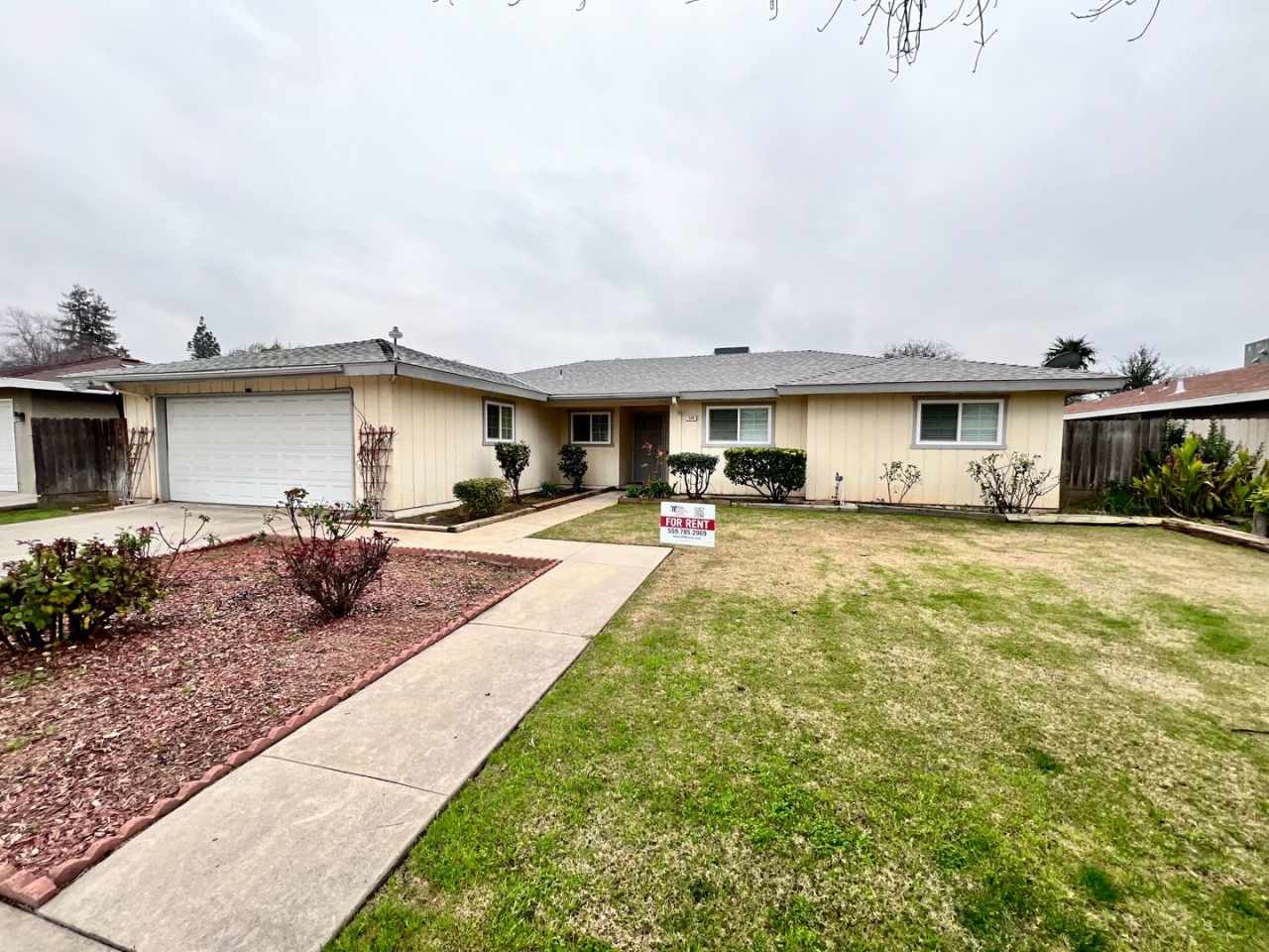 $2,595 Fresno St.  Bullard, 4 Bedroom House - E. Escalon Ave, Fresno