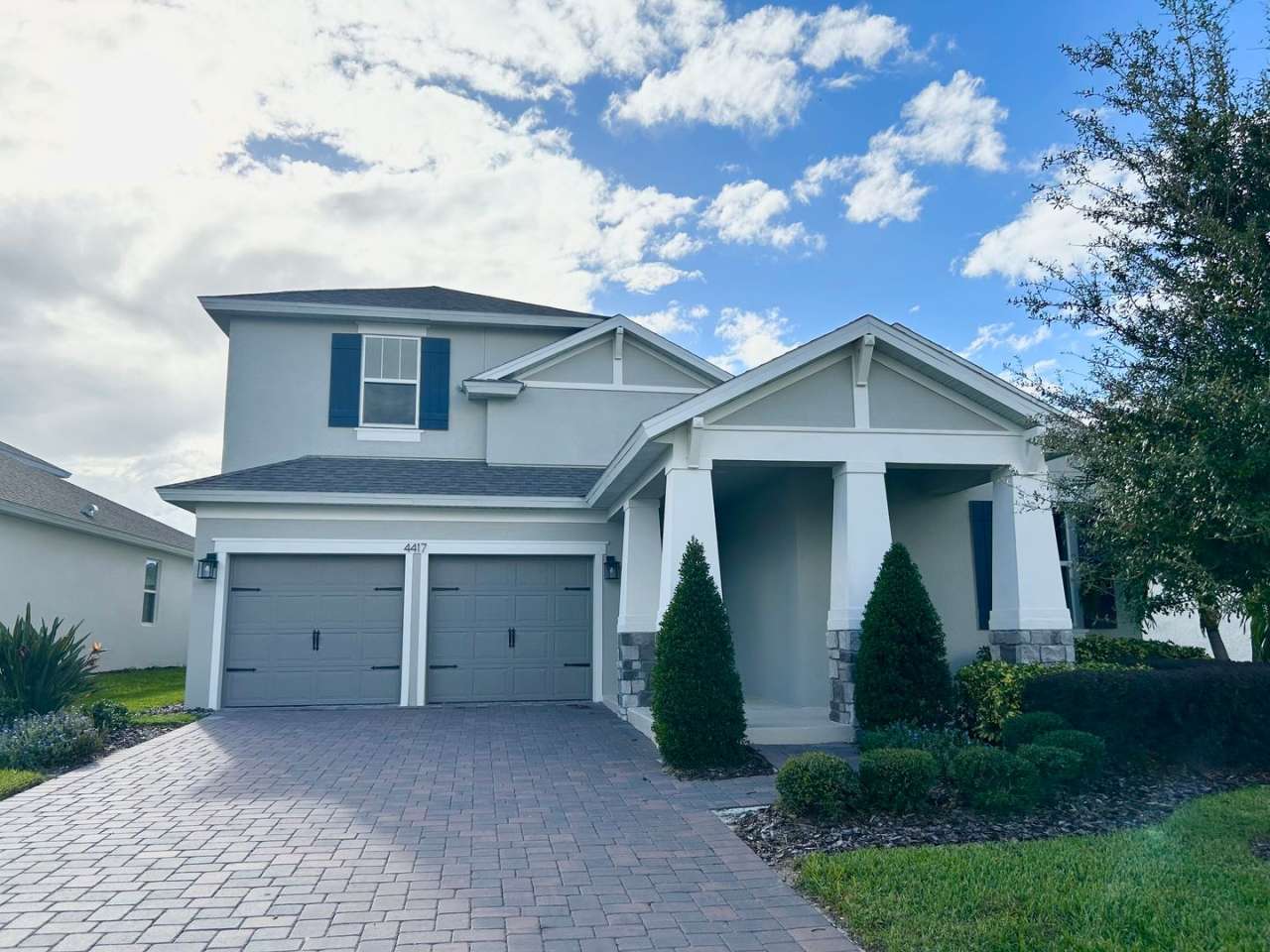 Luxurious 5/3.5 Stunning Home with a Generous Loft and a 2 Car Garage in the Highly Desired Hartwood Landing - Clermont!