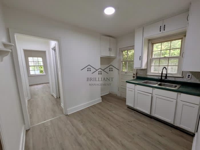 3461-3463 N Dequincy Street