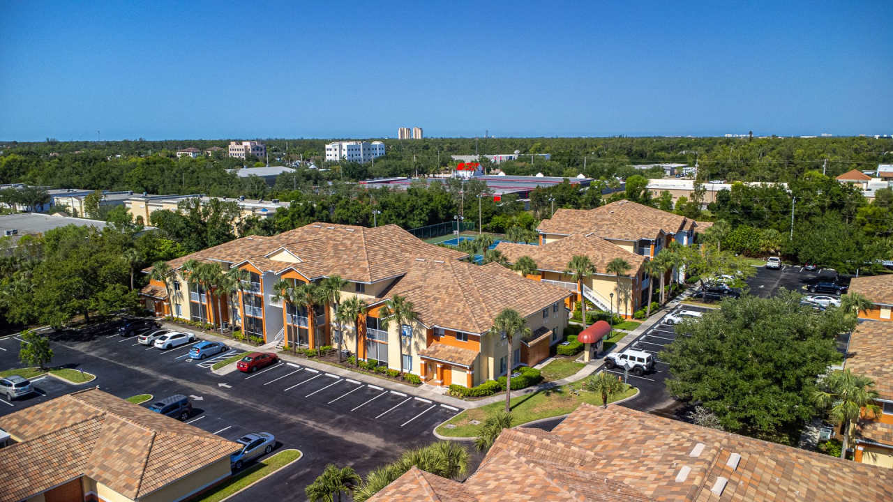 Tuscany Gardens Beautiful Condo Close to All in Fort Myers MOVE IN SPECIAL 50% OFF FIRST MONTHS RENT!