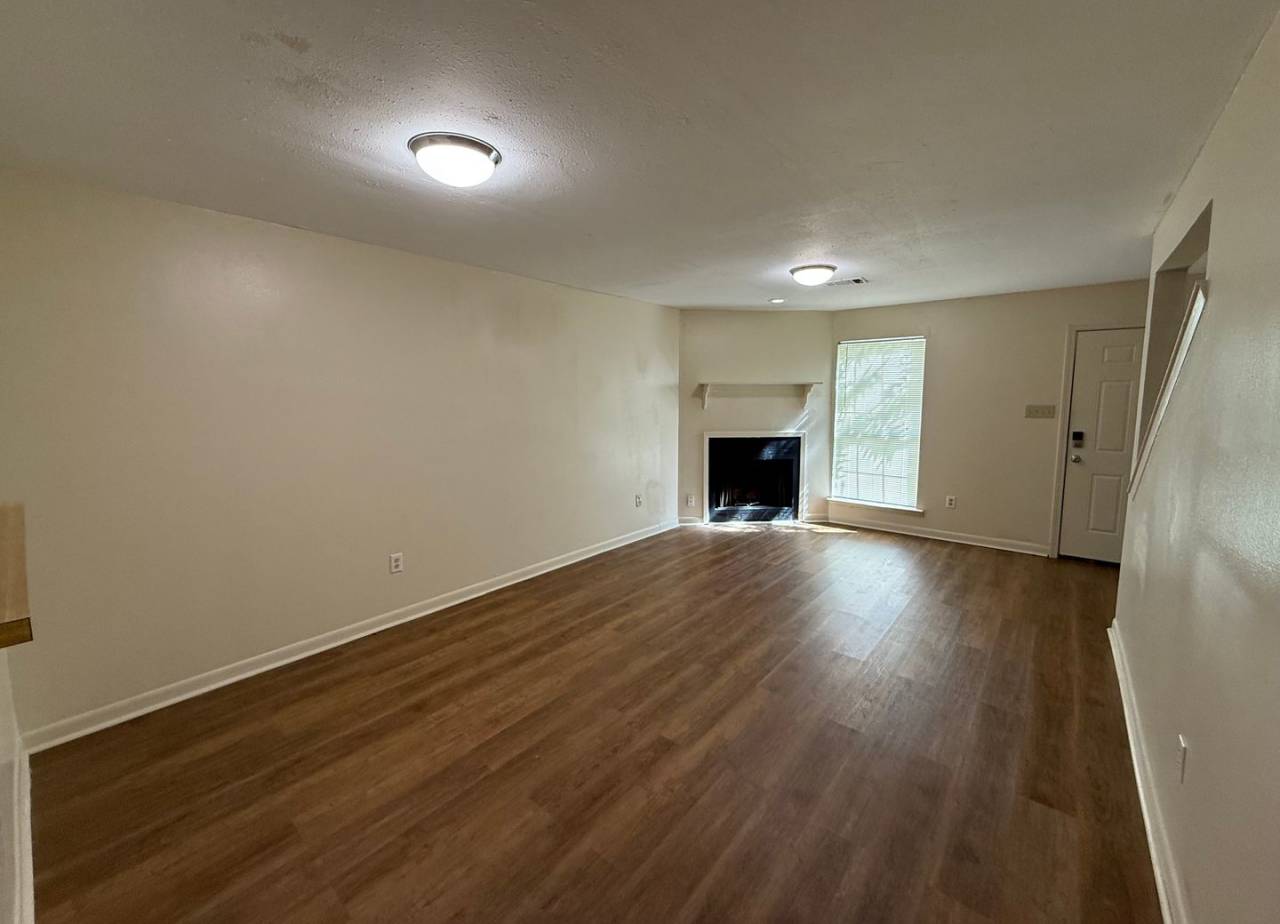 2BD 1.5BA TOWNHOUSE WITH WATER INCLUDED