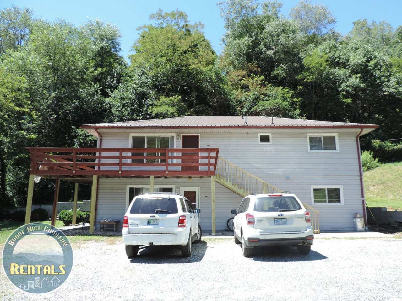 3-Bed/1.5-Bath Duplex Unit Available - Close to Campus!