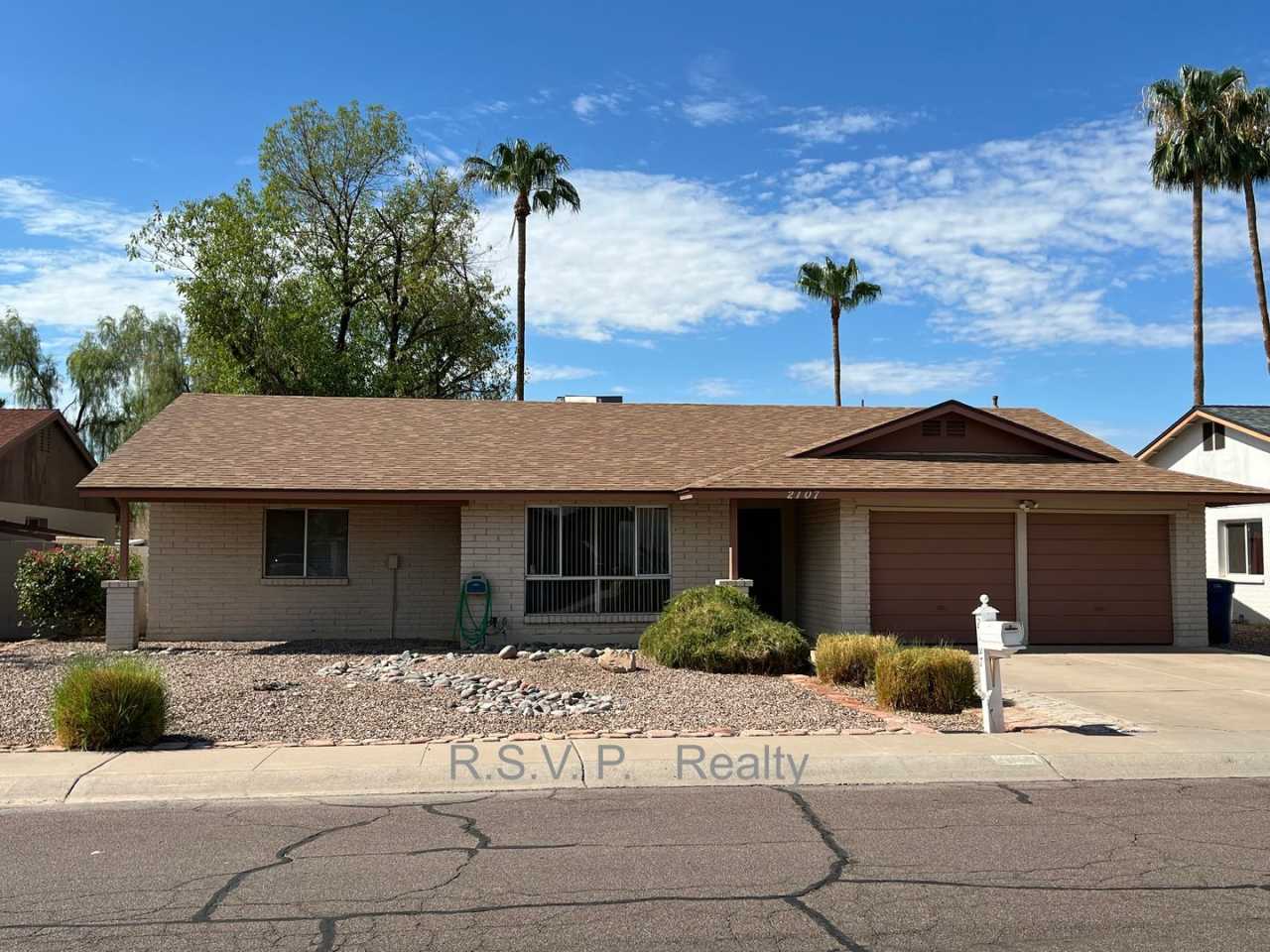 Tempe 3 Bed, 2 Bath - Pool and Single Story