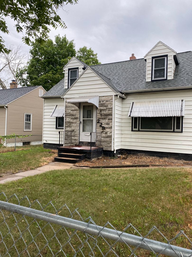 4 Bedroom 1 Bath home with Single stall detached garage 229 Boston Ave Waterloo, IA
