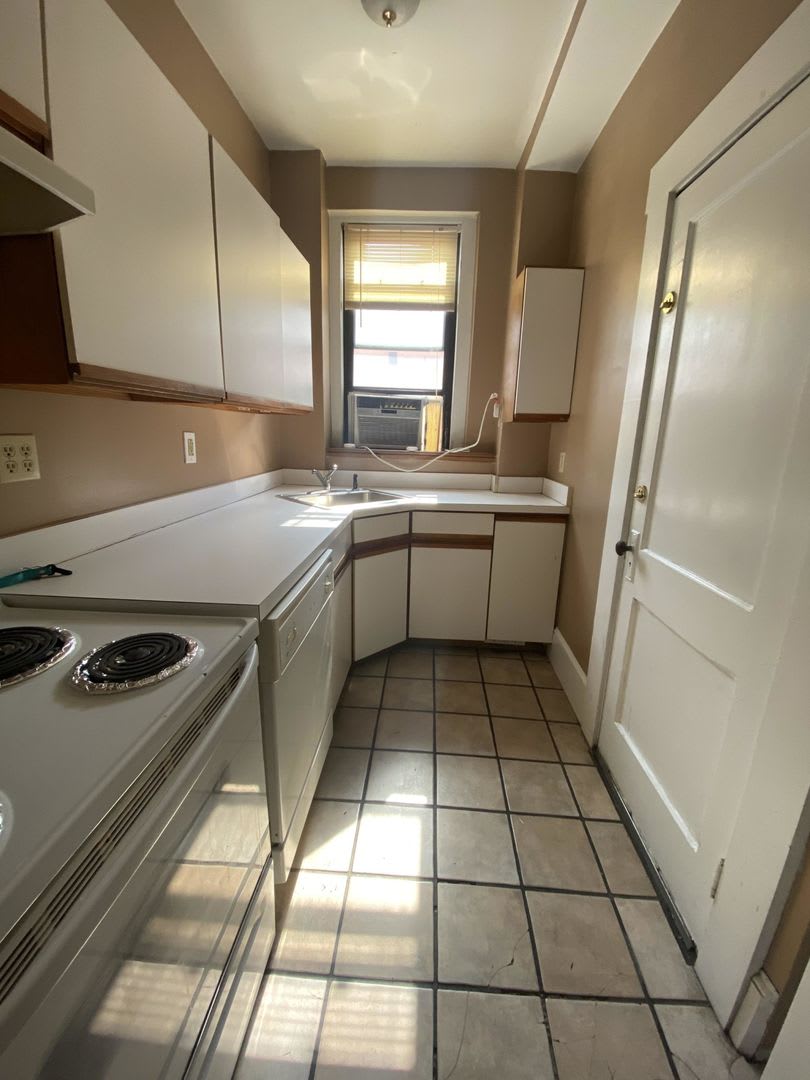 Allston / BU West Campus / Packard's Corner 4 Bed/2 Bath on Harvard Ave for September 1, 2026