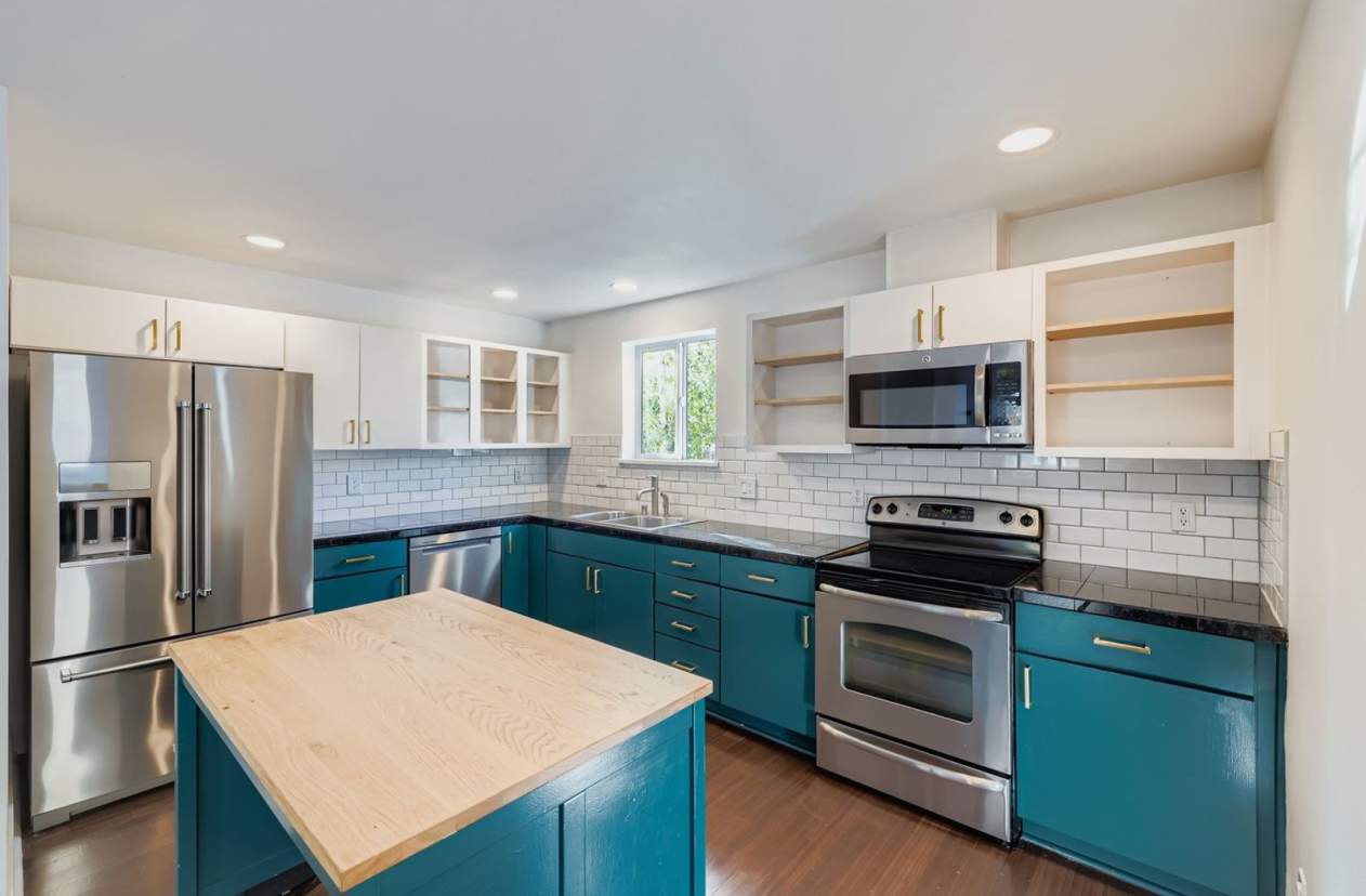 Stunning 3-Bed/1.75-Bath + Den Townhome with Hot Tub in Capitol Hill!