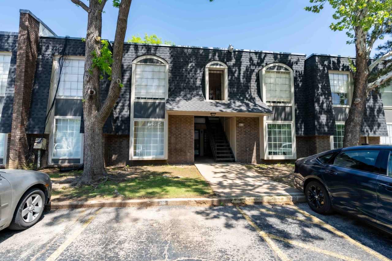 2 Bed / 2 Bath Condo in Central Tulsa!